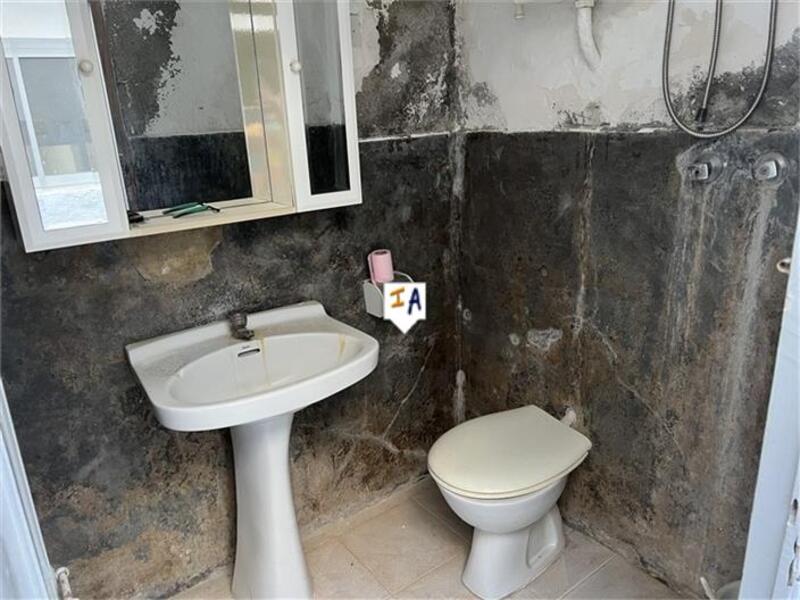 5 bedroom Townhouse for sale