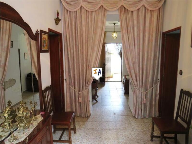 4 bedroom Townhouse for sale