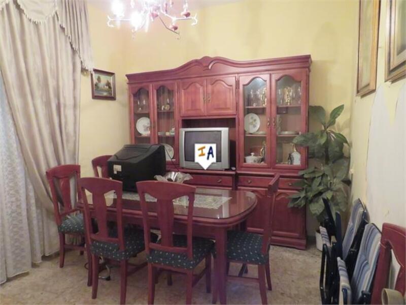 4 bedroom Townhouse for sale