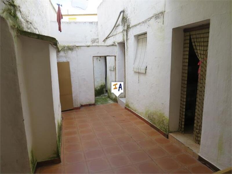 4 bedroom Townhouse for sale