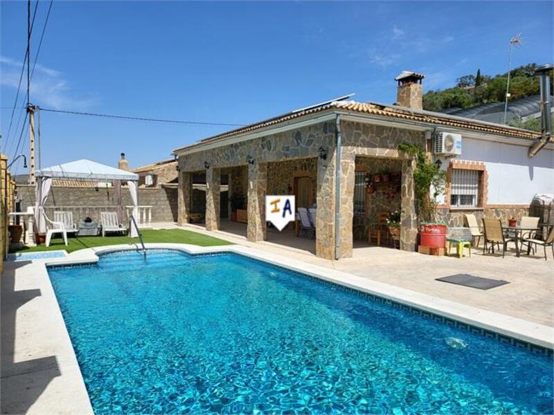 Villa for sale in Iznajar, Córdoba