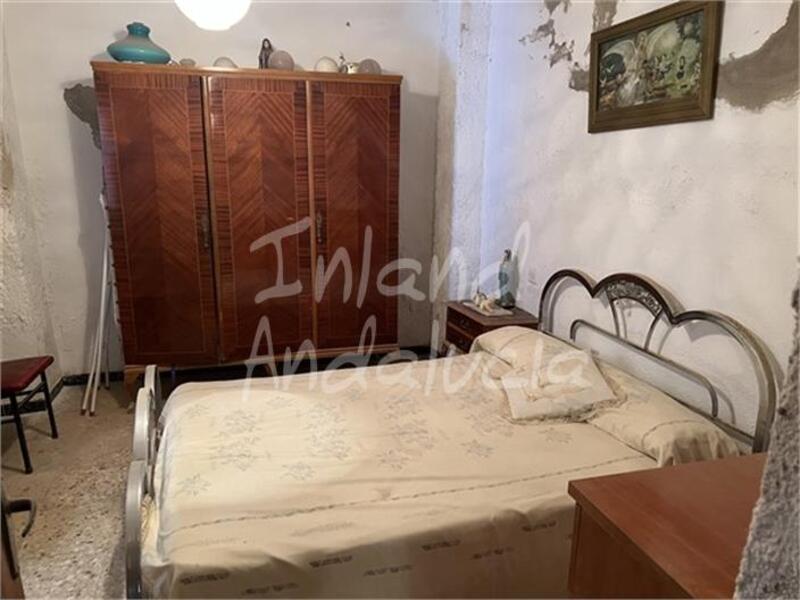 5 bedroom Townhouse for sale