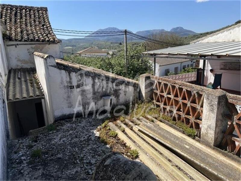 5 bedroom Townhouse for sale