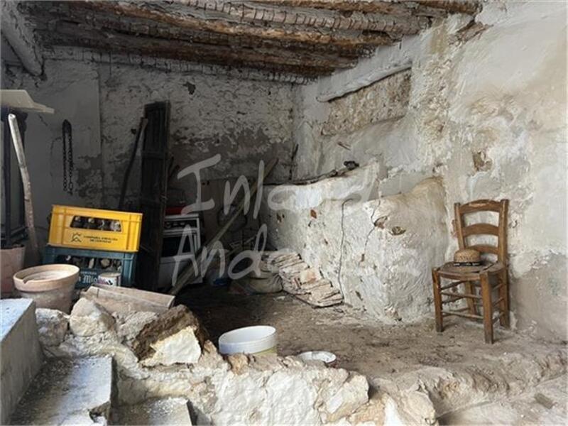 5 bedroom Townhouse for sale