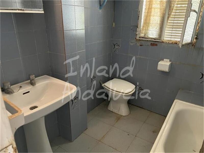 5 bedroom Townhouse for sale