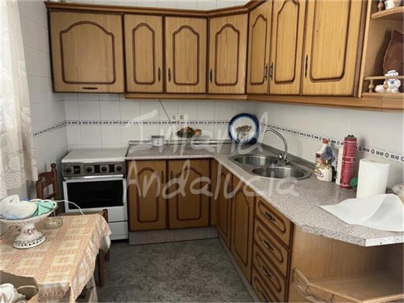 5 bedroom Townhouse for sale