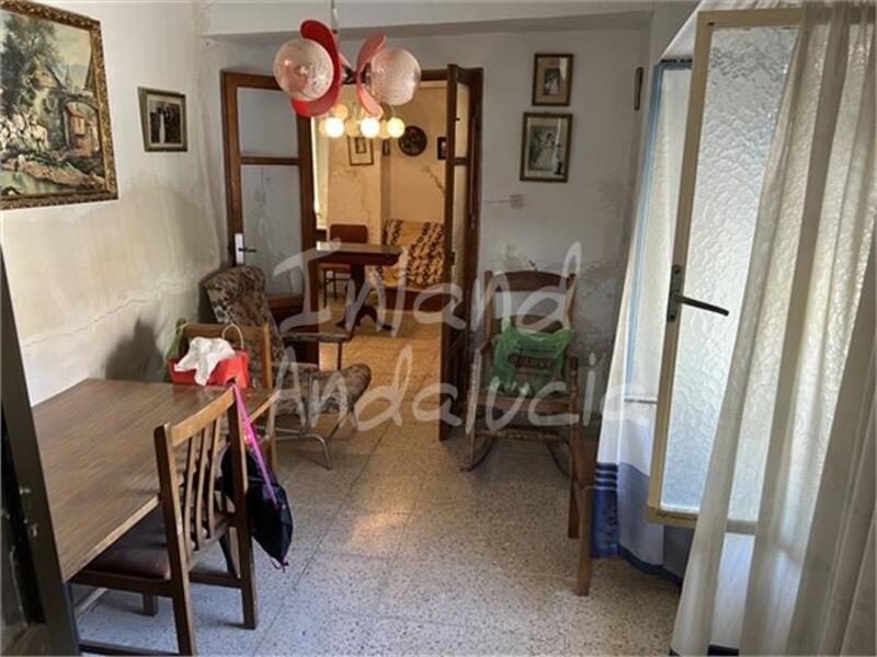 5 bedroom Townhouse for sale