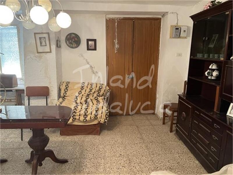 5 bedroom Townhouse for sale