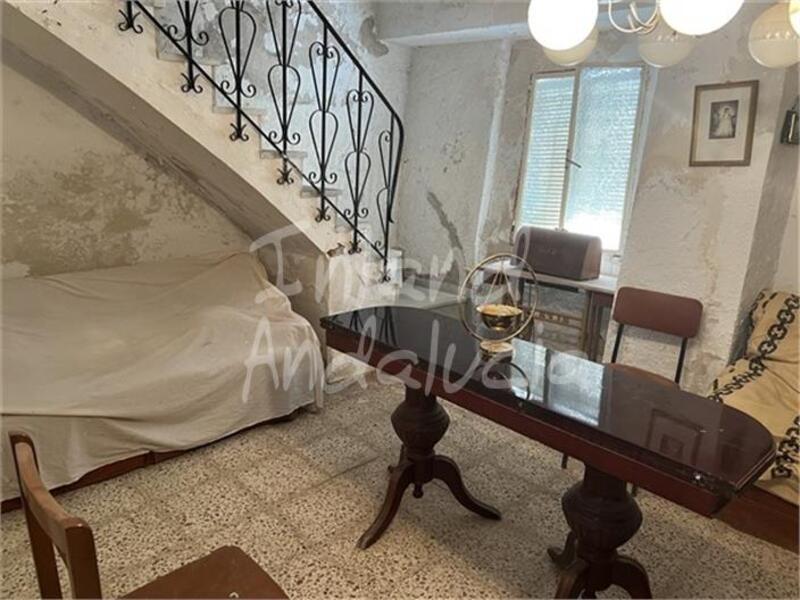 5 bedroom Townhouse for sale