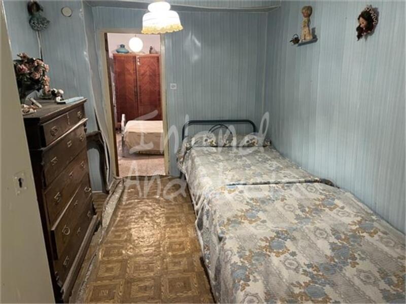 5 bedroom Townhouse for sale