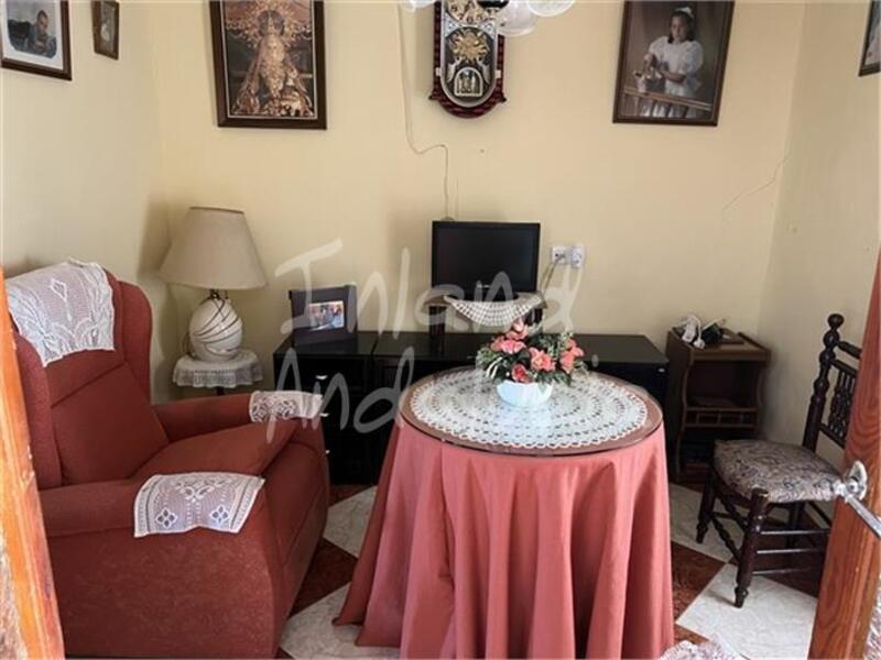 5 bedroom Townhouse for sale