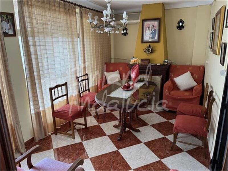 5 bedroom Townhouse for sale