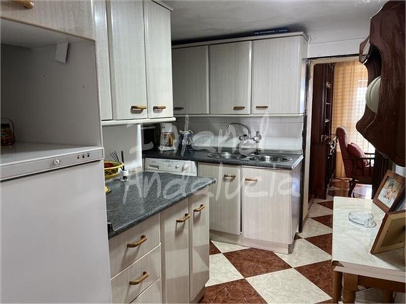 5 bedroom Townhouse for sale