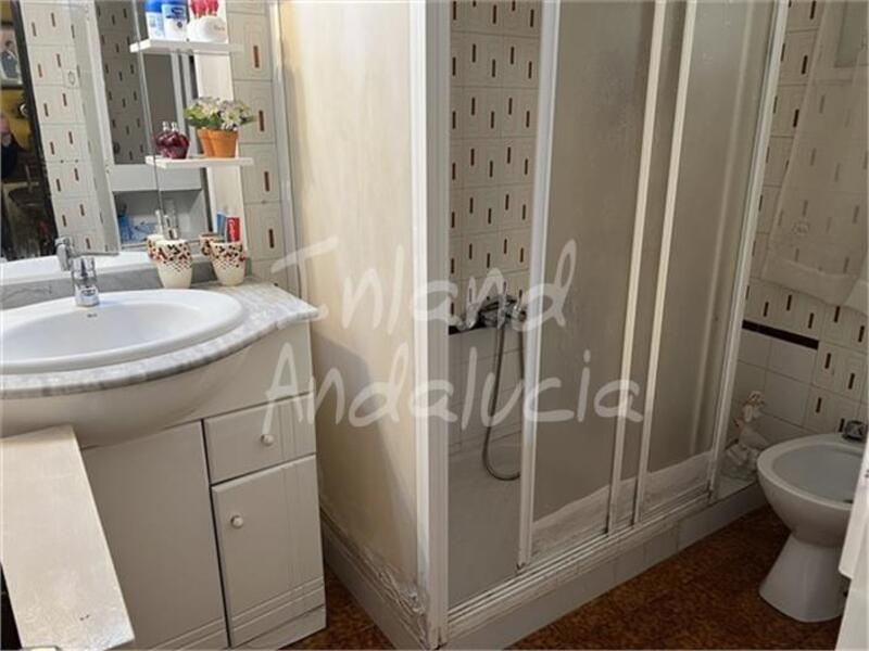 5 bedroom Townhouse for sale