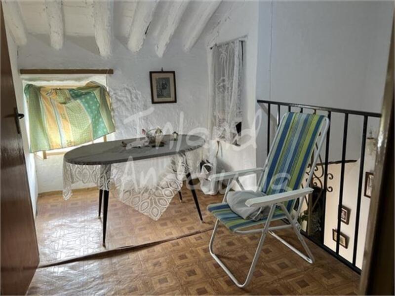 5 bedroom Townhouse for sale