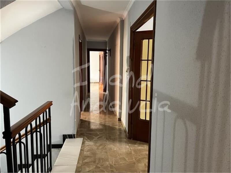 4 Schlafzimmer Stadthaus zu verkaufen