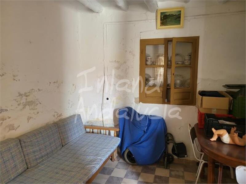 2 спальная комната городская тюрьма продается