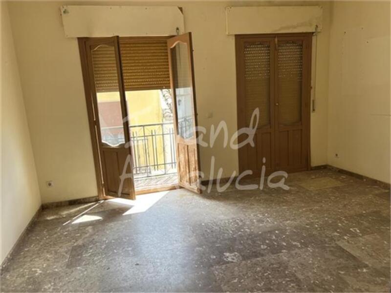 6 bedroom Apartment for sale