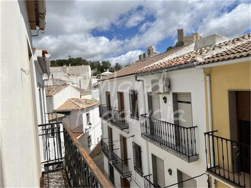 6 bedroom Apartment for sale