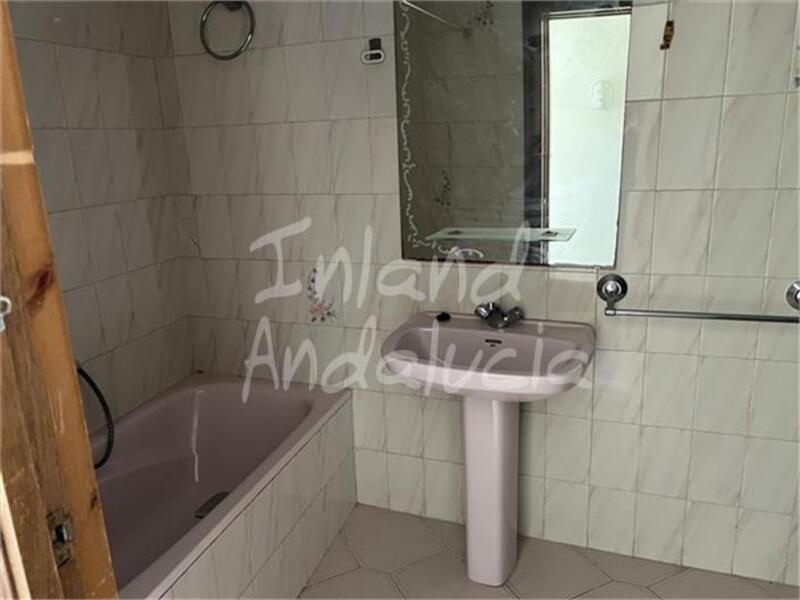 6 bedroom Apartment for sale