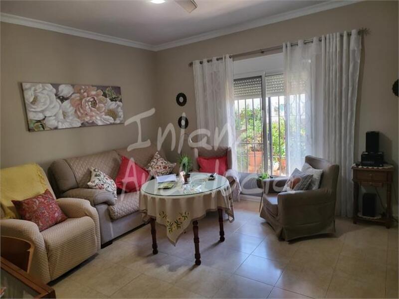3 slaapkamer Gezinswoning Te koop