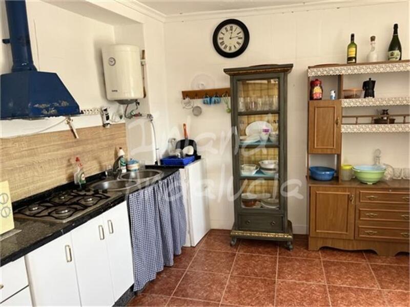 5 спальная комната городская тюрьма продается
