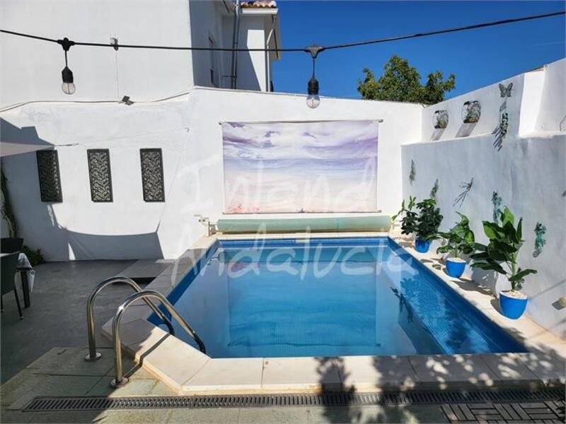 3 bedroom Townhouse for sale