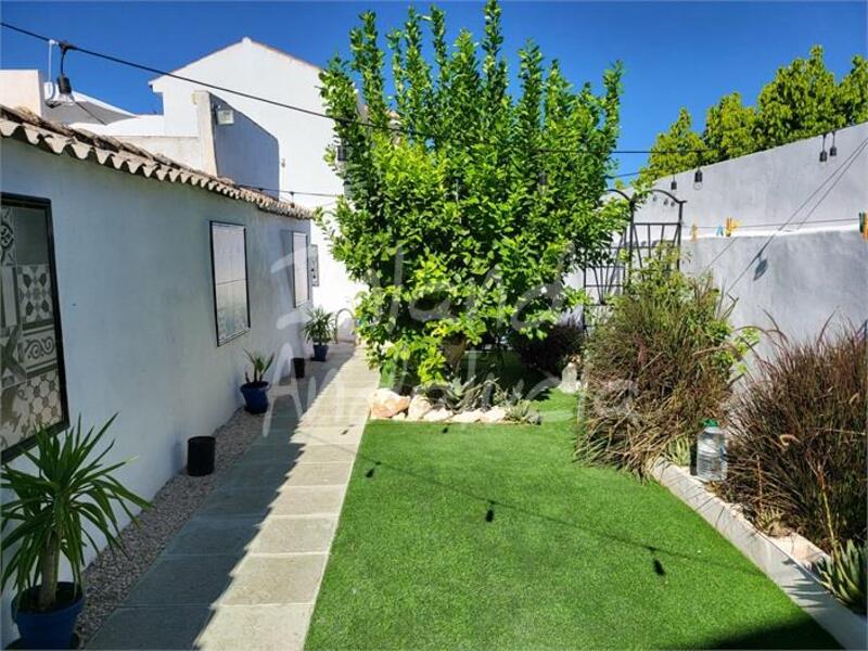 3 bedroom Townhouse for sale