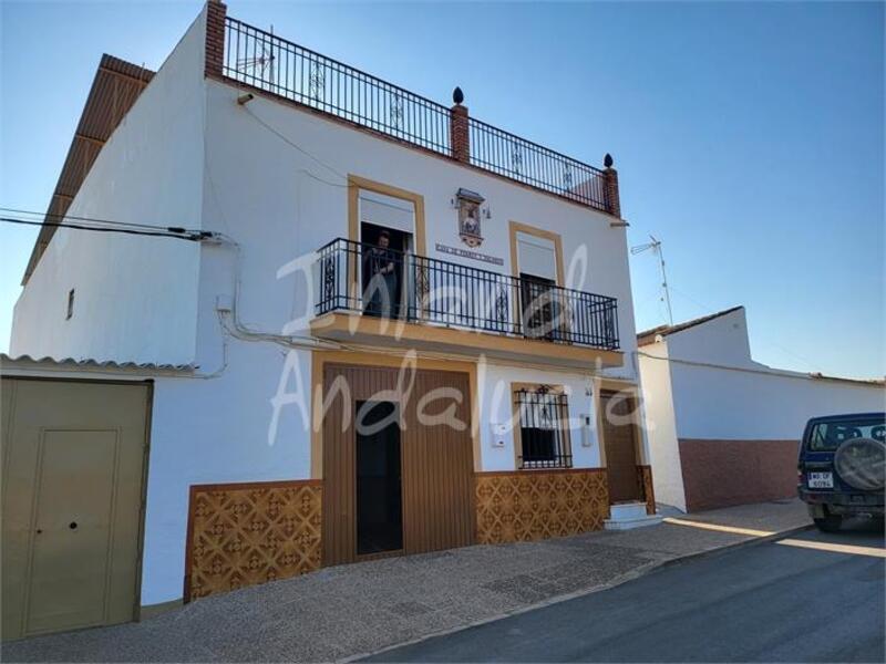 5 bedroom Townhouse for sale
