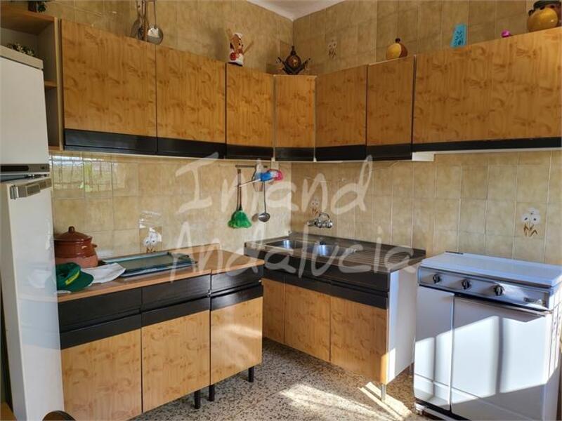 5 bedroom Townhouse for sale