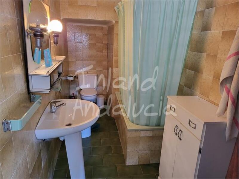 5 bedroom Townhouse for sale