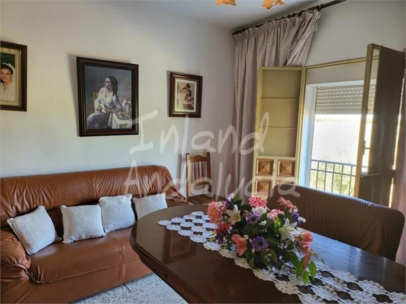 5 bedroom Townhouse for sale