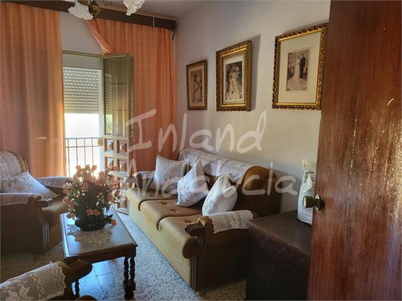 5 bedroom Townhouse for sale