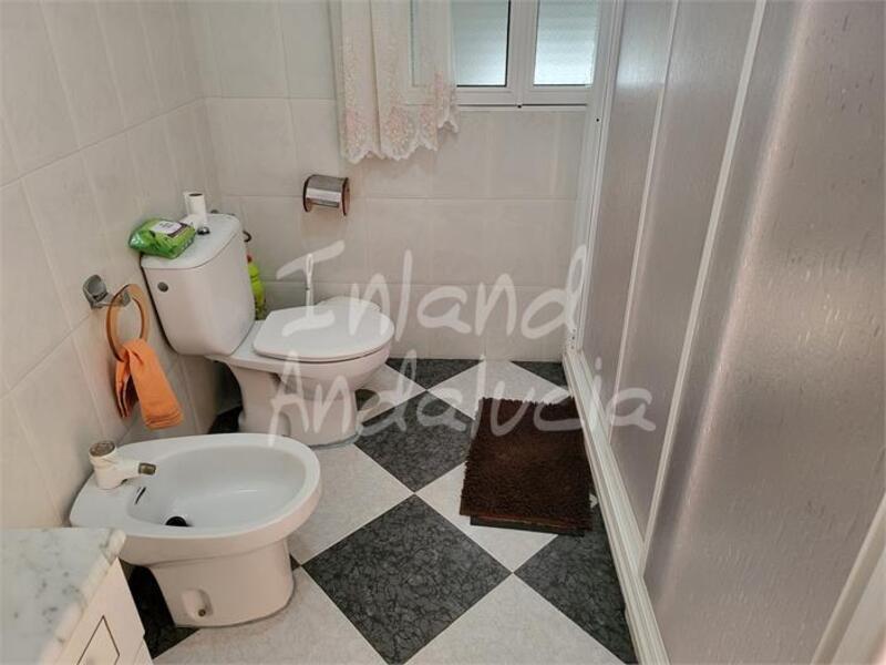 5 bedroom Townhouse for sale