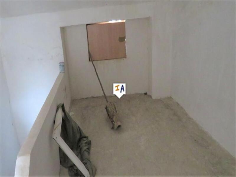 5 bedroom Townhouse for sale