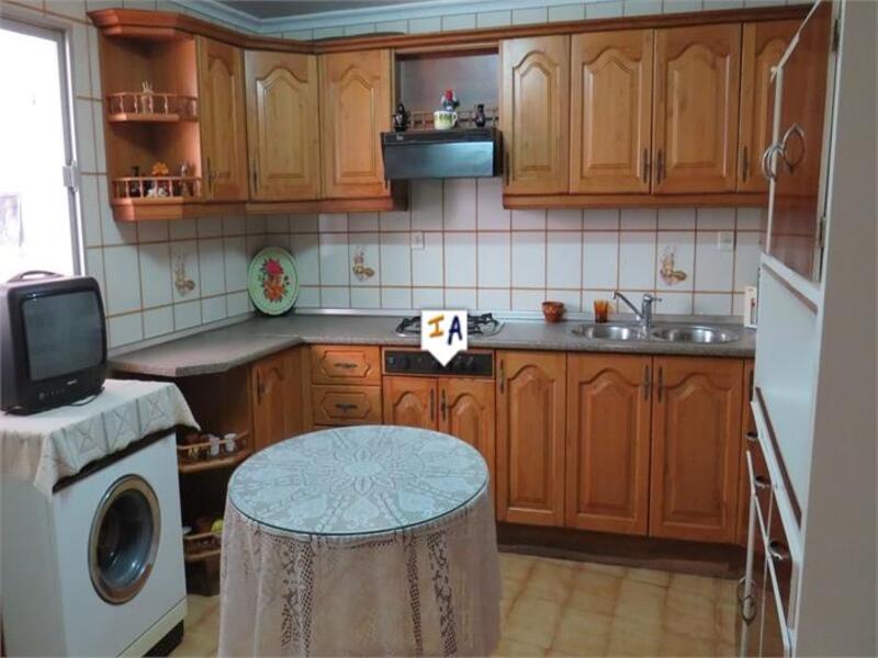 5 bedroom Townhouse for sale