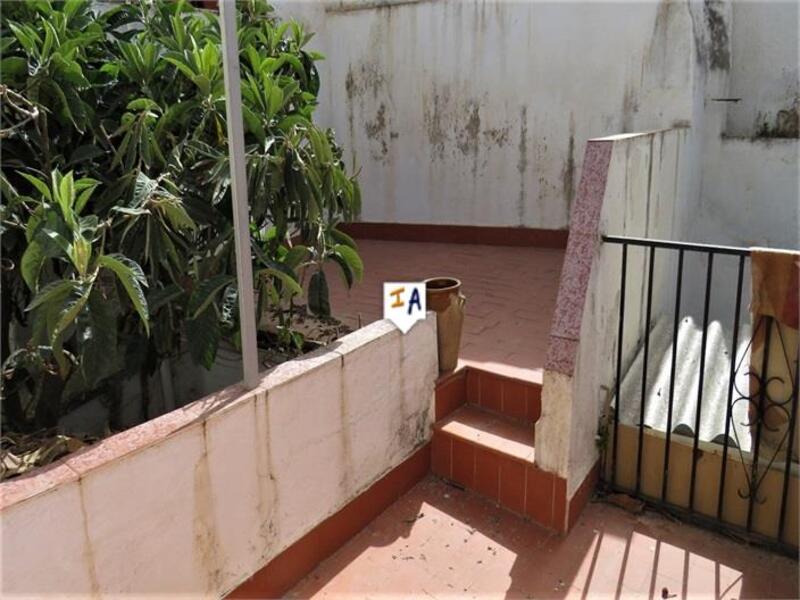 5 bedroom Townhouse for sale