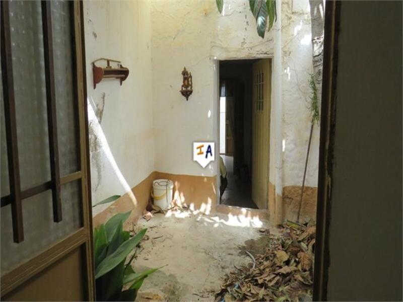 5 bedroom Townhouse for sale