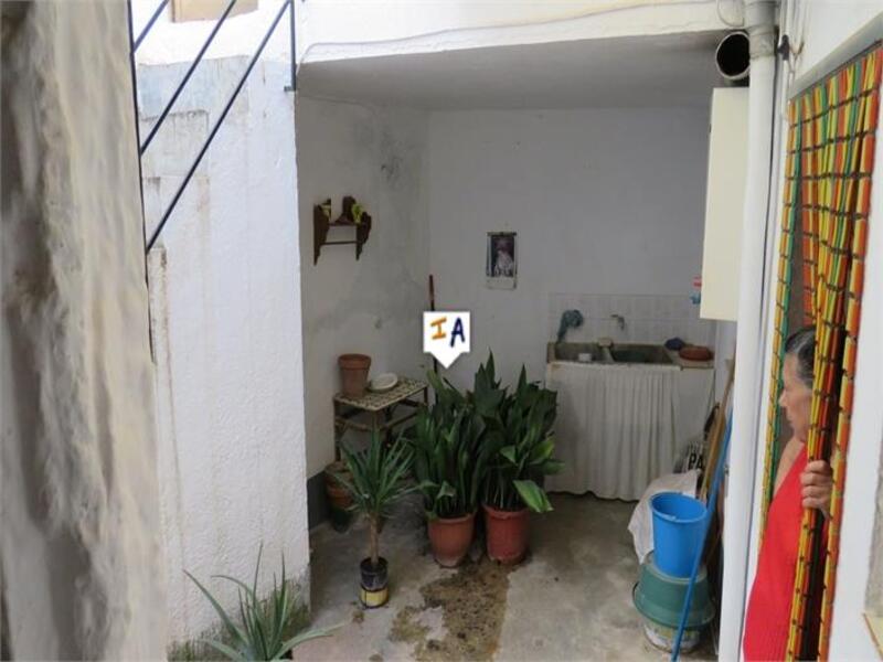 5 bedroom Townhouse for sale