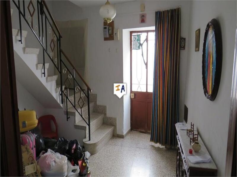 5 bedroom Townhouse for sale