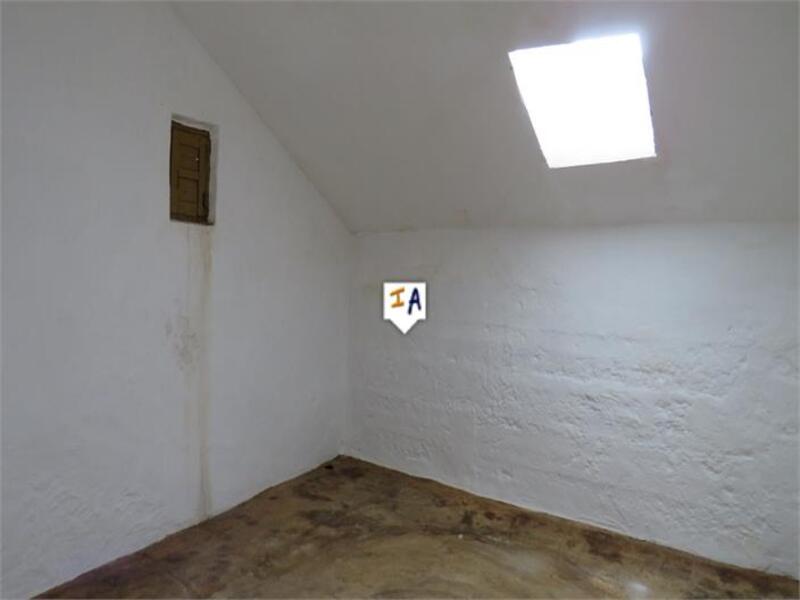 5 bedroom Townhouse for sale