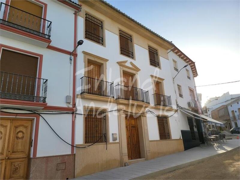 5 bedroom Townhouse for sale