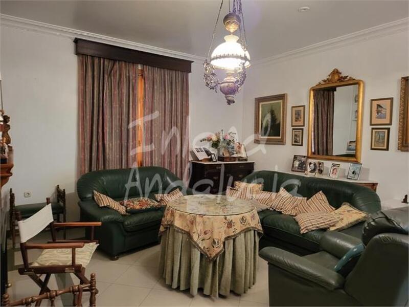 5 bedroom Townhouse for sale