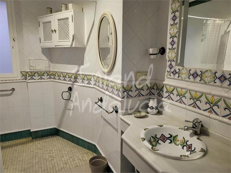 5 bedroom Townhouse for sale