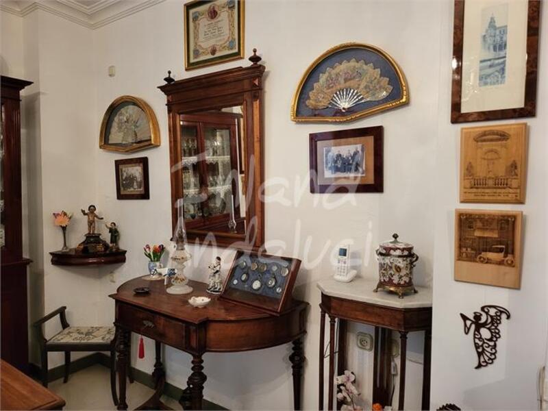 5 bedroom Townhouse for sale