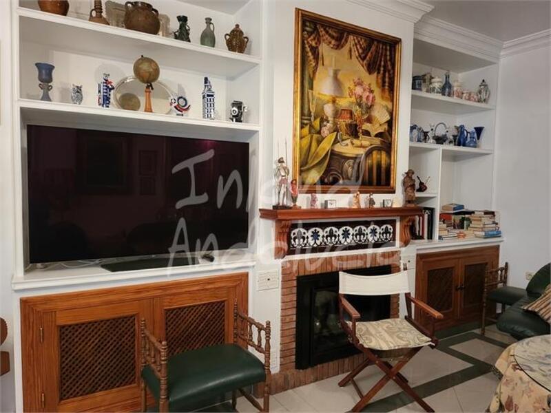5 bedroom Townhouse for sale