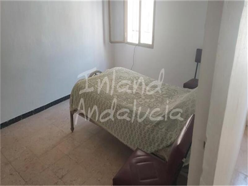 4 bedroom Townhouse for sale
