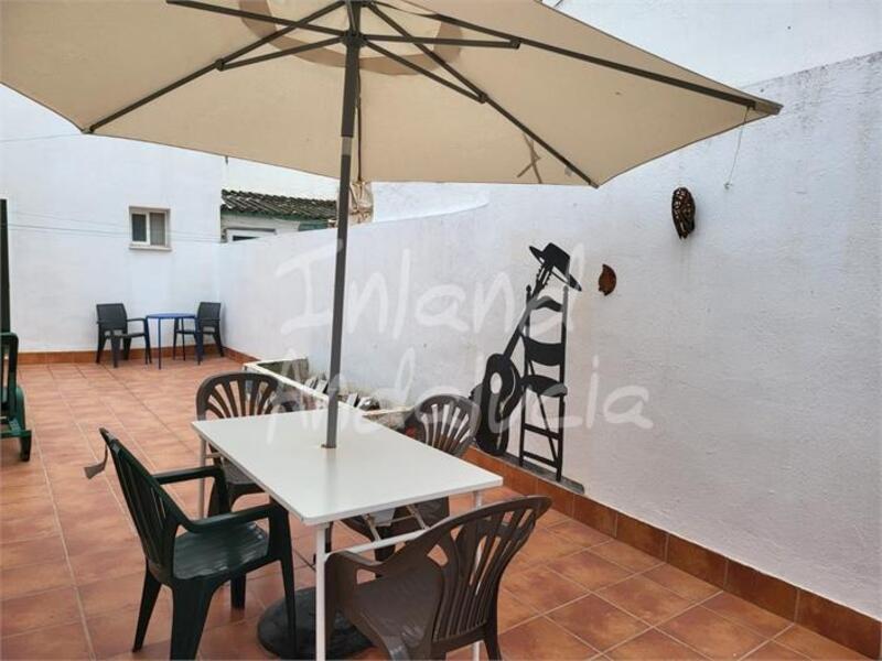 4 bedroom Townhouse for sale