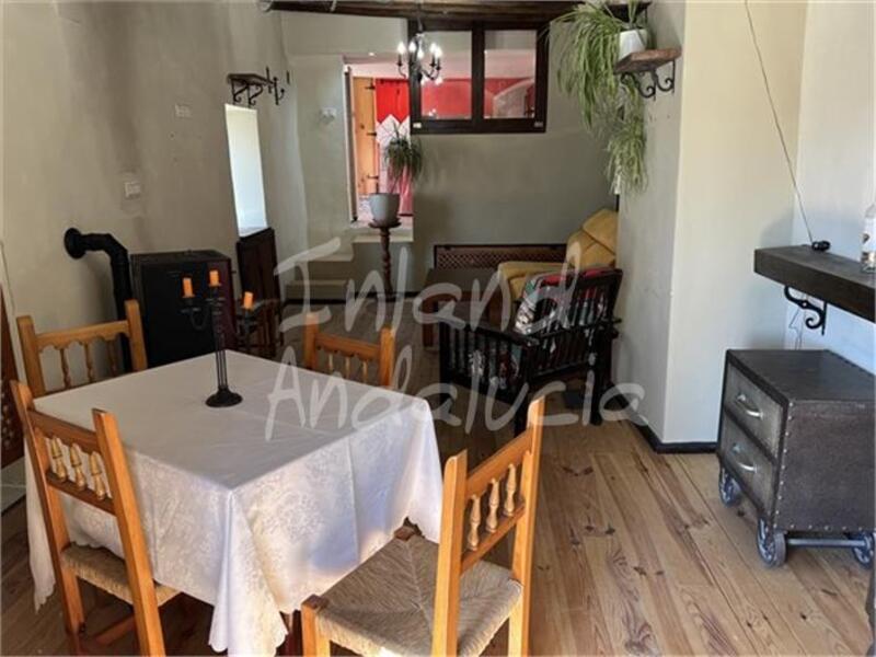 2 bedroom Townhouse for sale