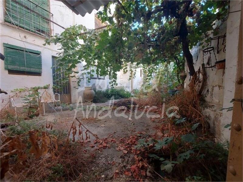 5 bedroom Townhouse for sale